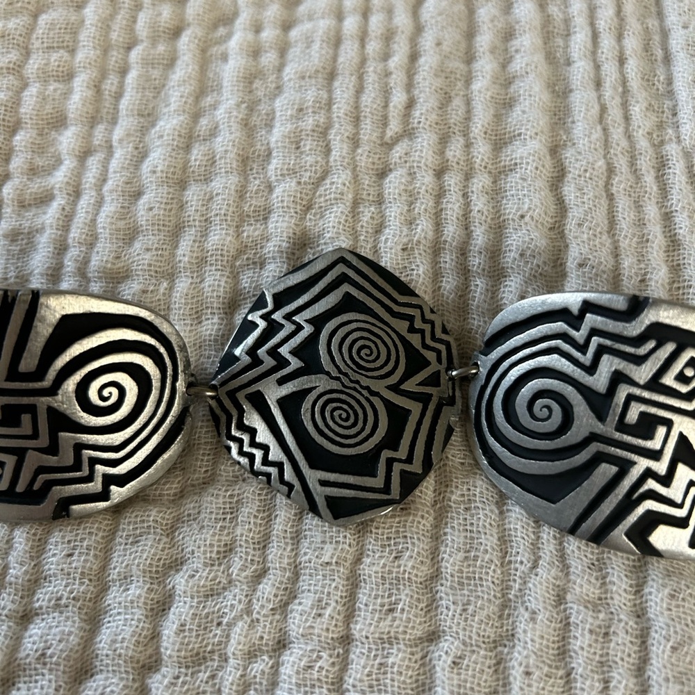 Alice Seely VTG Y2K Lead Free Pewter Tribal Link Bracelet Toggle Clasp Signed - Picture 4 of 12